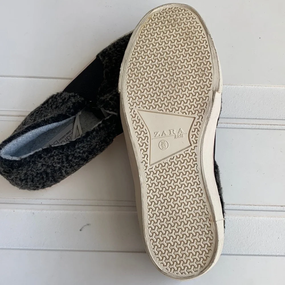 NEW ZARA Kids Sherpa Slip Ons (fits women 6.5/7) - Picture 5 of 5